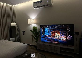 استديو هادئ بسرير ماستر