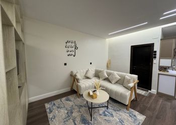 استديو بسرير ماستر وجلسة جانبية