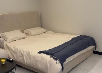 استديو هادئ بسرير ماستر 