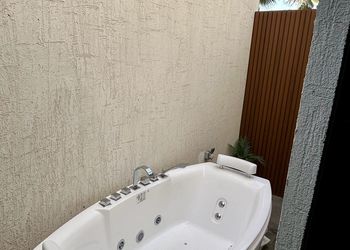 استراحة بألعاب أطفال ومسبح
