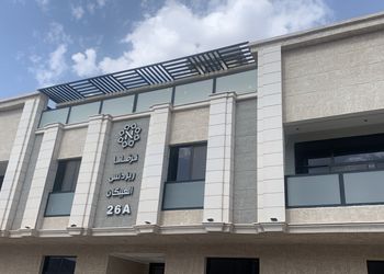 شقة بثلاث غرف نوم وصالة