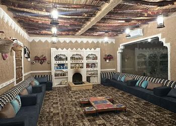 استراحة بمسطحات خضراء وملاعب