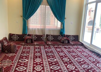 شاليه بمجلس مطل على المسبح