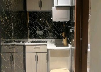 استديو بسرير مفرد وجلسة انيقة
