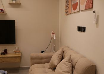 استديو بأثاث مريح وبسيط 