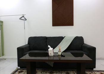 استديو بسرير ماستر وجلسه جانبيه