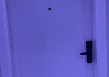 استديو بسرير ماستر وجلسة جانبية