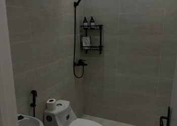 استديو بأثاث مريح وبسيط 