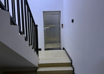 استديو أنيق بسرير ماستر وجلسة جانبية 