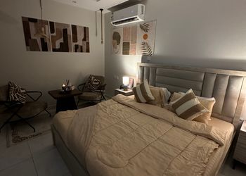 استديو بسرير ماستر وجلسة جانبية 