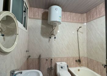 استديو بأثاث مريح وبسيط 
