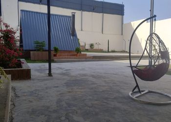 شالية بمجلس مطل على الفناء الخارجي 