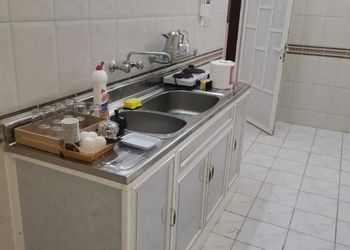 شقة بمجلس وغرفتين نوم 