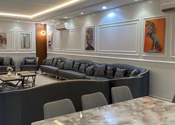 شاليه بمسطح اخضر وجلسة خارجية 