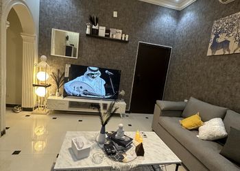 شقة بغرفة معيشة وغرفة نوم 