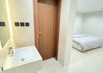 شقة بصالة مريحة وغرفتين نوم 