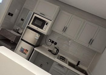 استديو بسرير ماستر وجلسة جانبية 