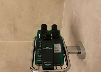 استراحة بمسطح اخضر ومجالس