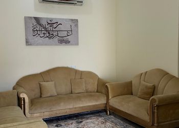 شقة بثلاث غرف نوم وصالة