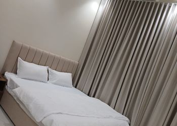 استديو بأثاث مريح وبسيط 