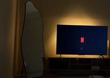 استديو بسرير ماستر وأثاث مريح 