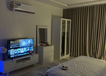 شقة بصالة وغرفة نوم دخول ذاتي 
