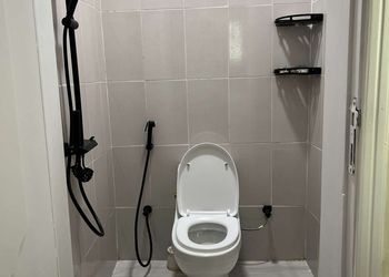 استديو بأثاث مريح وبسيط 