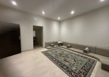 استراحة بجلسة خارجية ومسبح