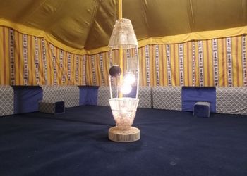مخيم ببيت شعر وجلسة خارجية