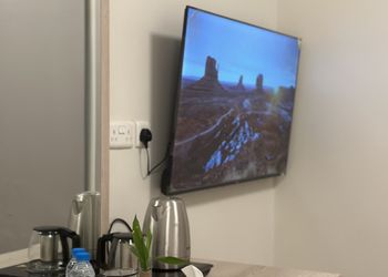 استديو بسرير ماستر وتلفزيون