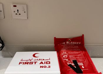 شقة بغرفة معيشة وغرفة نوم 