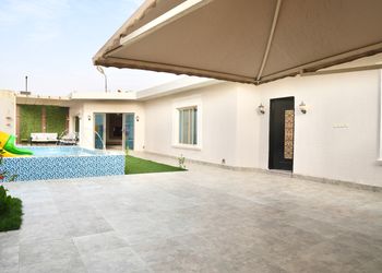 شاليه بألعاب مائية ومسبح 