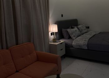استديو هادئ بدخول ذاتي 