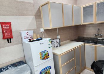 شقة بغرفة معيشة وغرفتين نوم 