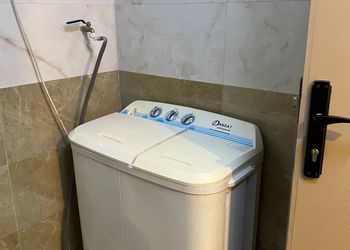 شقة بغرفتين نوم وصالة مريحة 