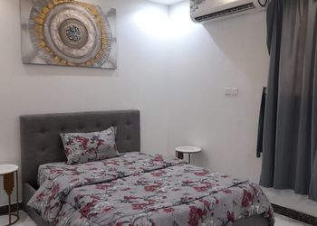 استديو هادئ بدخول ذاتي 