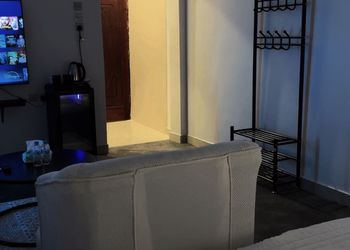 استديو بسرير ماستر وأثاث مريح 