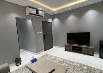 استديو بسرير ماستر وجلسة مريحة 