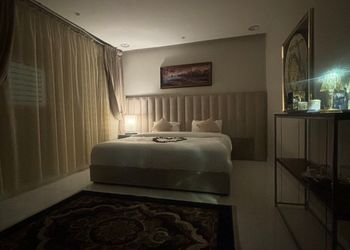 شقة بصالة وغرفة نوم بأثاث مريح