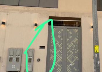 استديو بأثاث مريح وبسيط 