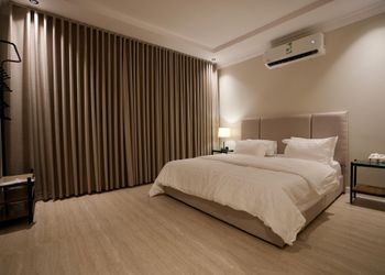 شقة بصالة أنيقة وغرفة نوم 