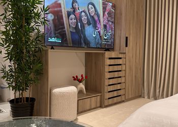 استديو بسرير ماستر وأثاث مريح 