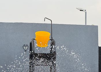 شاليه بجلسة خارجية وألعاب مائية 