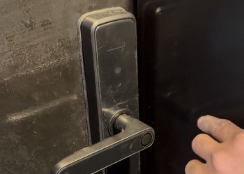 شقة بغرفة معيشة وغرفة نوم 
