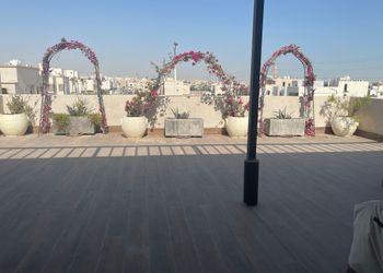فيلا بمسبح خارجي ومجالس فاخرة 