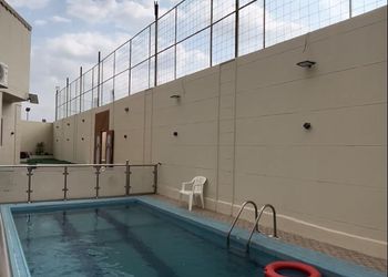 استراحة بمسبح خارجي وجلسة خارجية