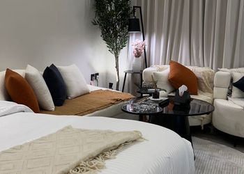 استديو هادئ بدخول ذاتي 