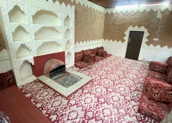 استراحة بمجالس ومسطح اخضر