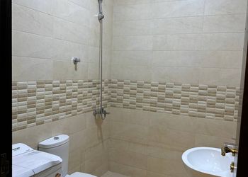 استديو بأثاث مريح وبسيط 