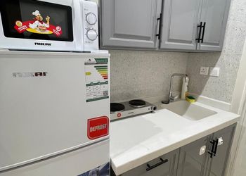 استديو بسرير ماستر وجلسة جانبية